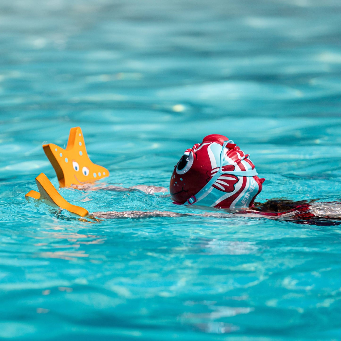 Finis Floatie Friends™ Foam Hand Floats lasten uimakellukkeet, Starfish / Meritähti
