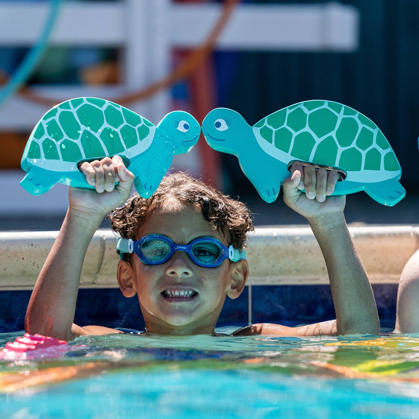 Finis Floatie Friends™ Foam Hand Floats lasten uimakellukkeet, Turtle / Kilpkonna