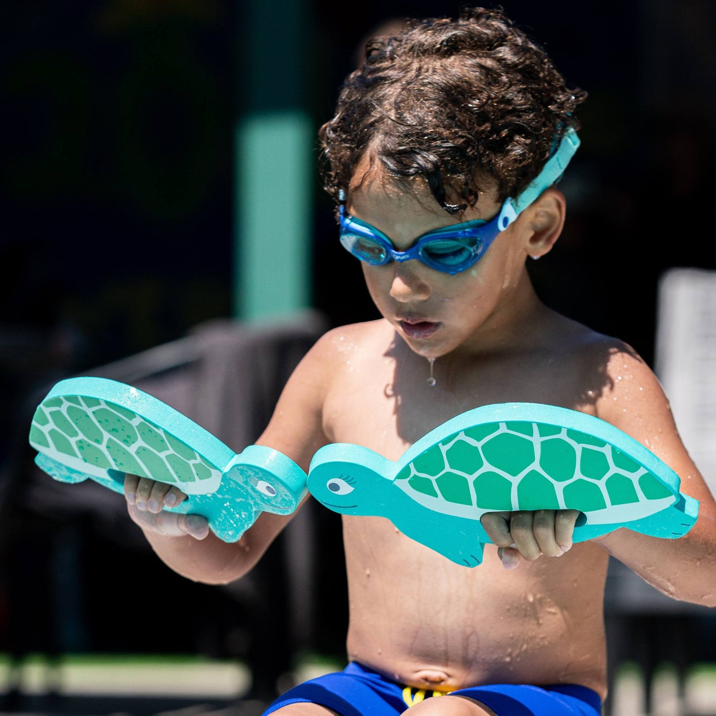 Finis Floatie Friends™ Foam Hand Floats lasten uimakellukkeet, Turtle / Kilpkonna